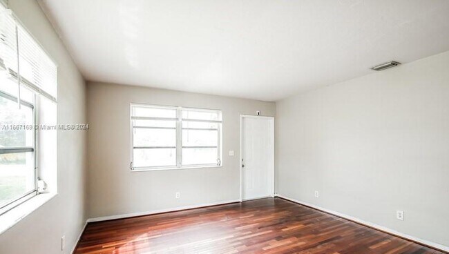 Foto del edificio - 4210 SW 18th St