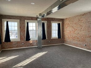 Building Photo - 713 4th Ave