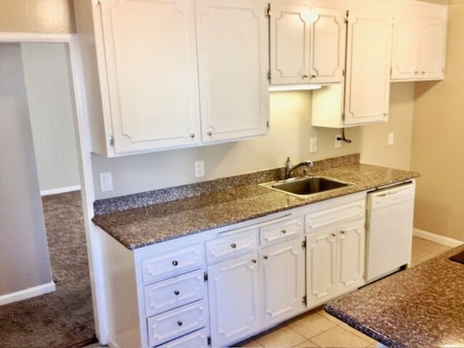 Building Photo - 3 bed 2 bath House with 2-Car Garage -- COMING SOON !!!