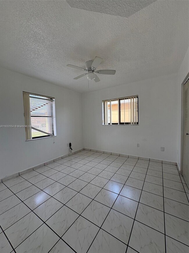 Foto del edificio - 231 E 7th St