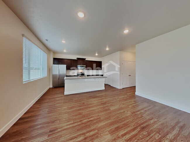 Foto del edificio - 933 N Barkvine Ave