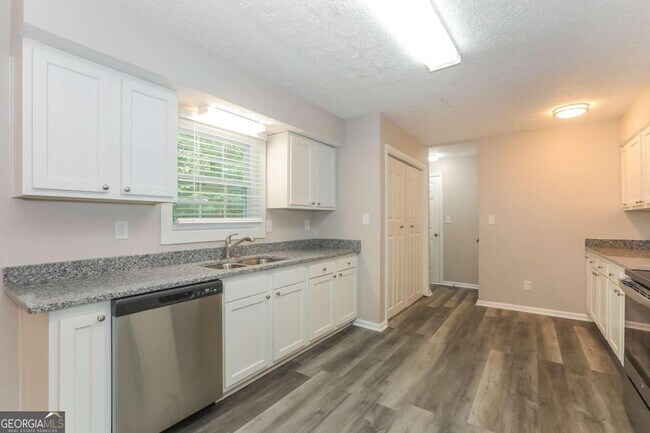 Building Photo - 4048 Valley Brook Rd