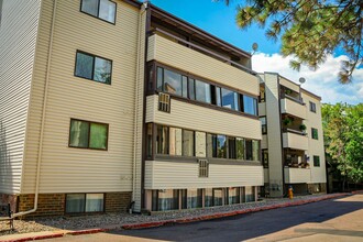 Building Photo - 6520 Delmonico Dr