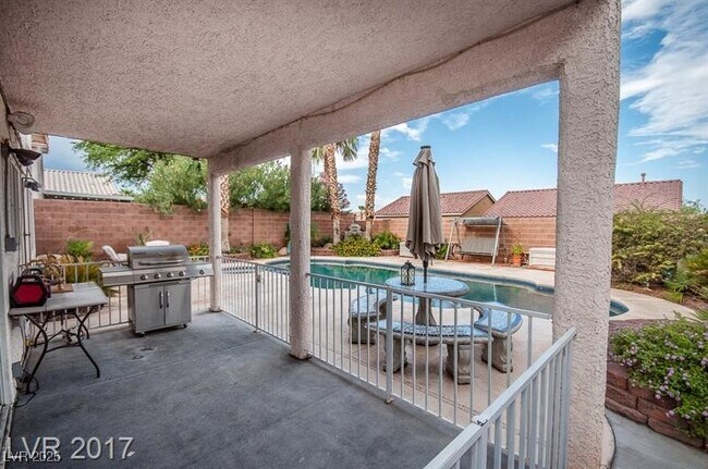 Foto del edificio - 3049 Emerald Creek Dr