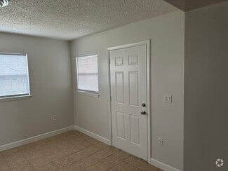 Building Photo - 625 Forest Lake Dr