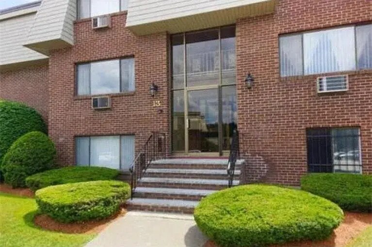 13 Hallmark Gdns Unit 11, Burlington, MA 01803 Condo for Rent in