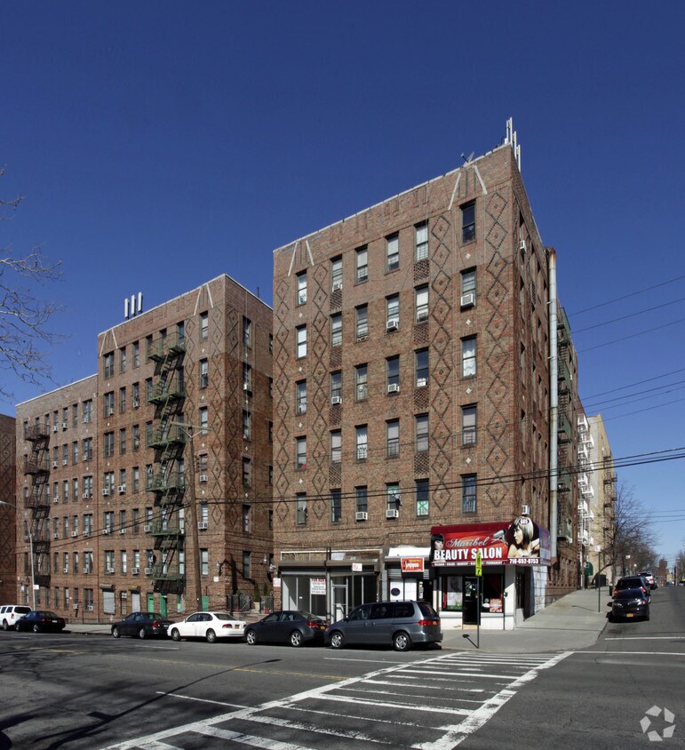 Foto del edificio - 665 Burke Ave