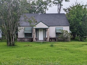 Building Photo - 2695 Goliad St