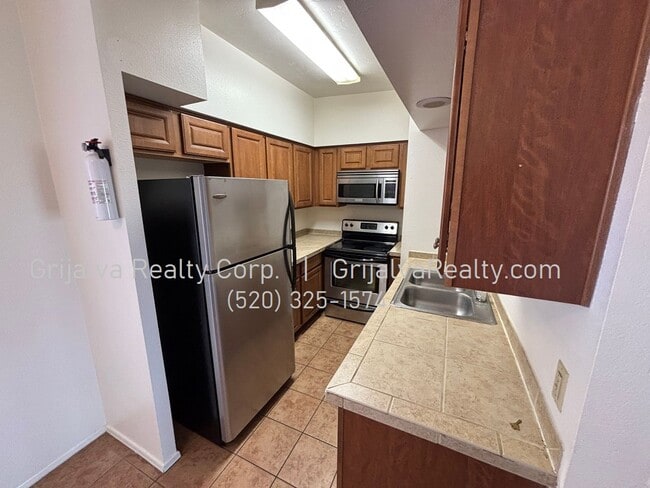 Foto del edificio - Beautiful 2 Bedroom, 2 Bath Condo for Rent...