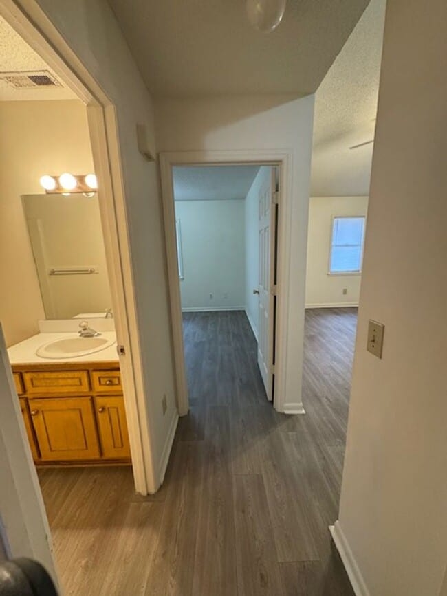 Building Photo - 310 Park Ave