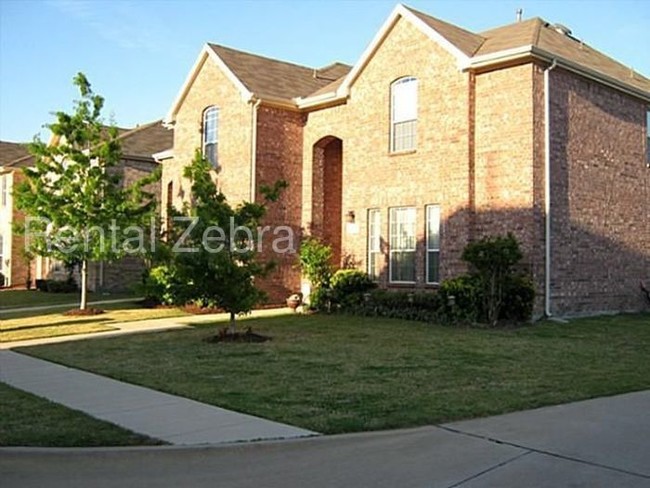 Building Photo - Grand Prairie: Gorgeous two story townhome.