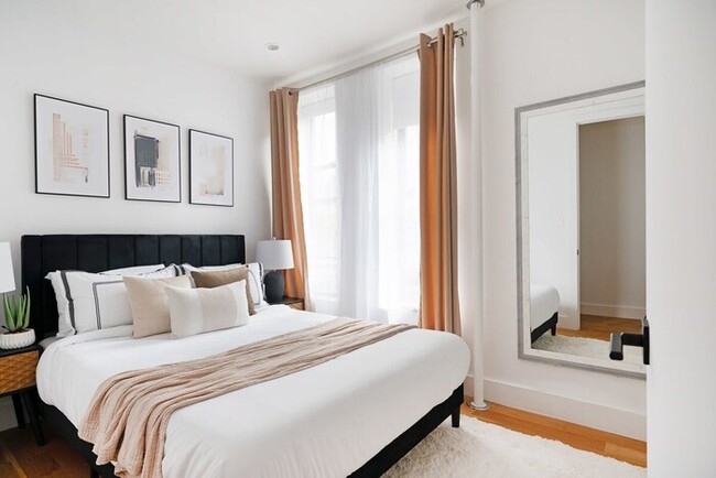 Building Photo - 403-3C Newly renovated 3br in prime UES