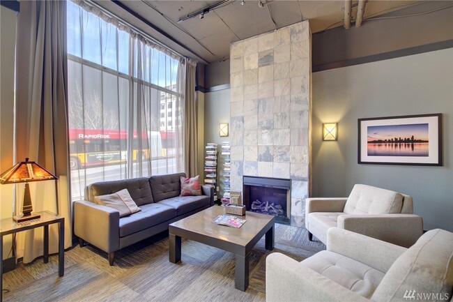 Foto del edificio - 108 5th Ave S