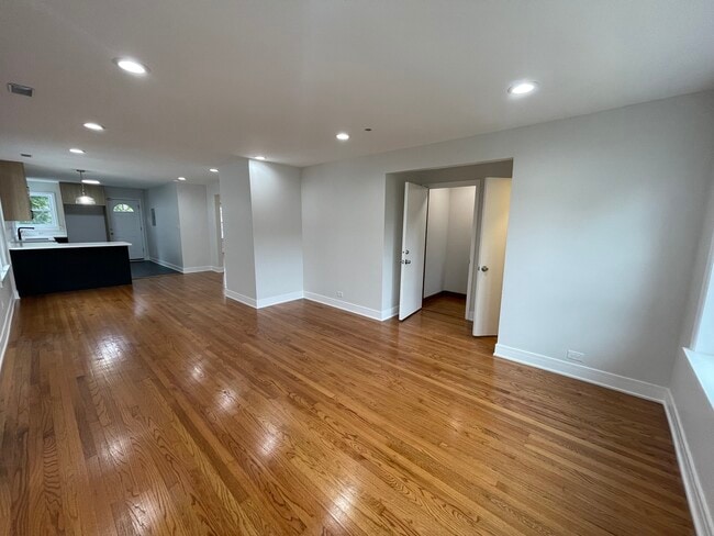 Foto del edificio - 7212 S Euclid Ave