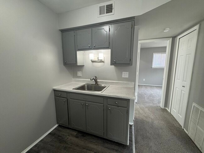 Foto del edificio - 4441 Oakwood