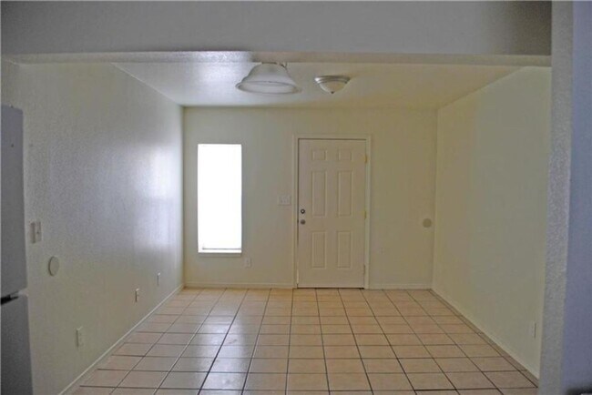 Foto del edificio - 205 N Little Flower Rd