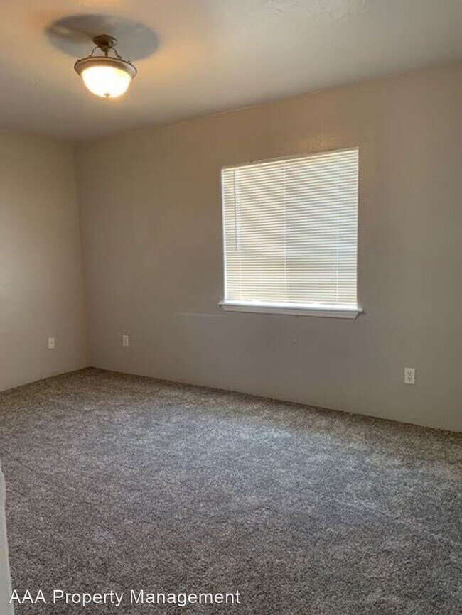 Building Photo - 2 br, 1 bath House - 2025 Applegate