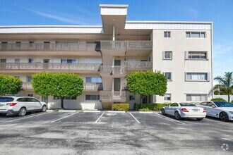 Building Photo - 300 Waterway Dr S