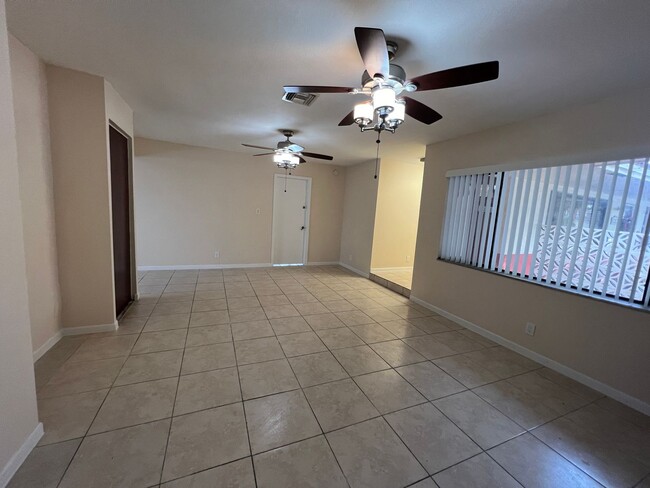 Foto del edificio - 10511 NW 43rd Ct