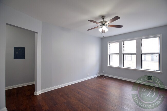 Building Photo - 3635 W Dickens