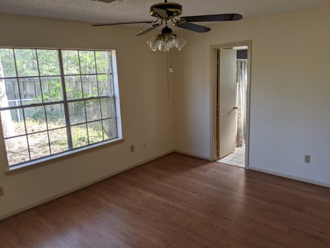Building Photo - 20731 Pin Oak Rd