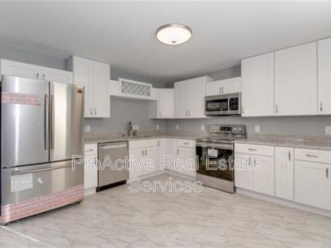 Building Photo - 1421 Des Moines Ave