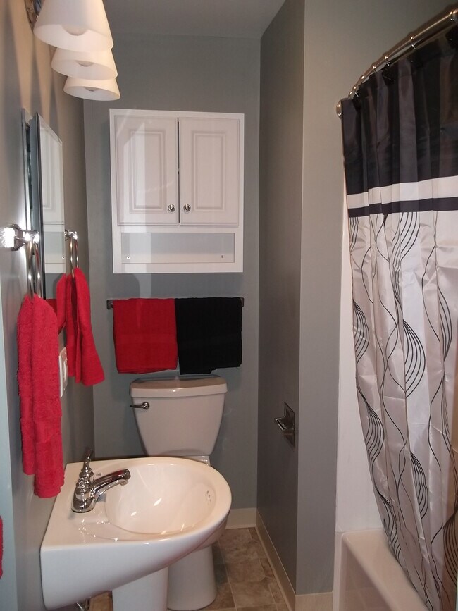 Baño principal - 710 Market St