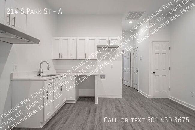 Building Photo - 214 S Park St