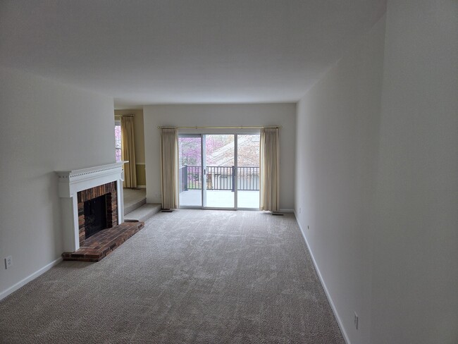 Building Photo - 2313 Manor Lake Ct