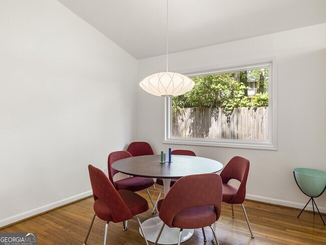 Foto del edificio - 2346 Tanglewood Cir NE