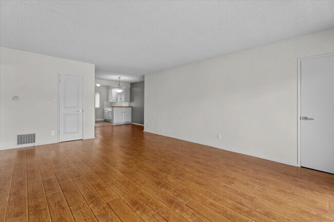 Foto del edificio - 7749-7755 Saint Bernard St