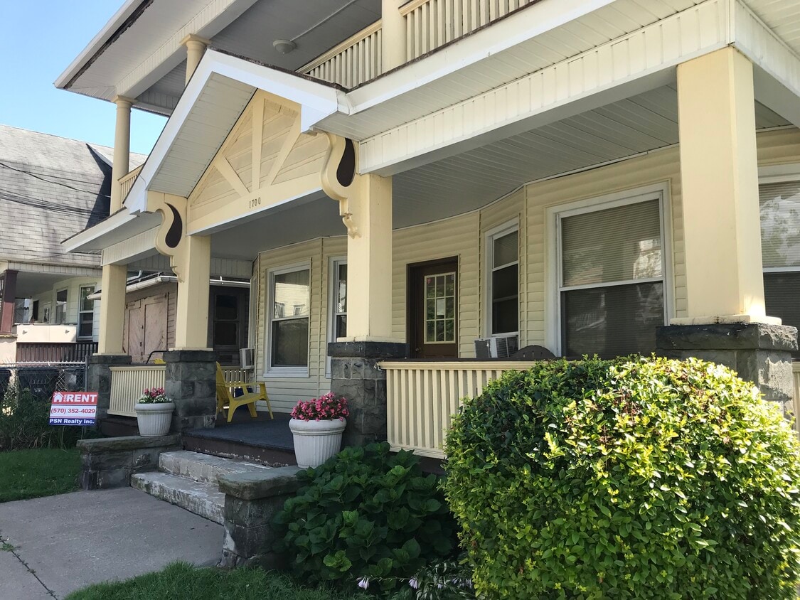 1`700 Roselynn Street - 1700 Roselynn St