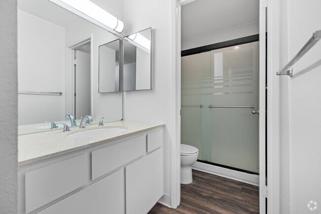 2BD,- 2BA - 1080SF Bahroom - Laguna Park