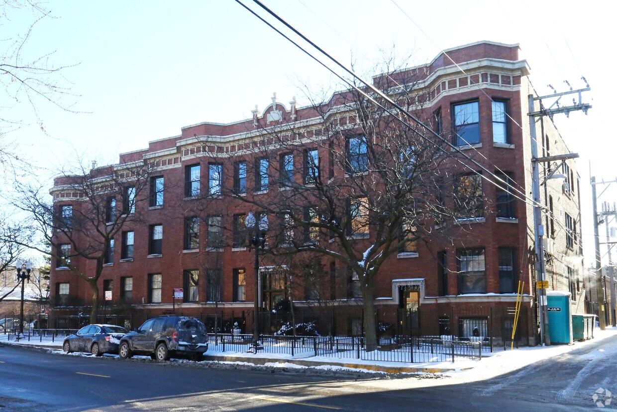 Building Photo - 6928 N Sheridan Rd