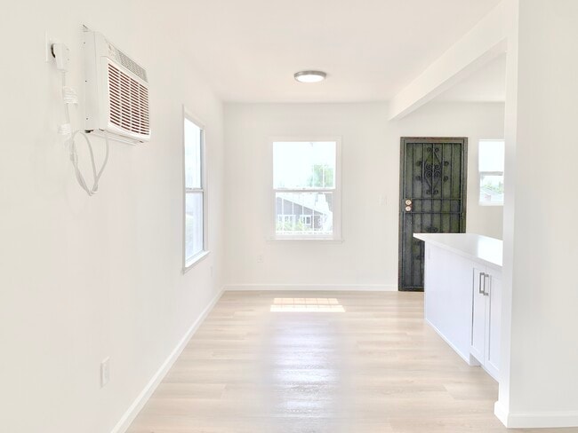 Building Photo - 2022 W 35th St
