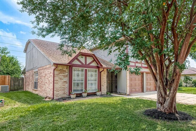 Building Photo - 13311 White Cliff Dr