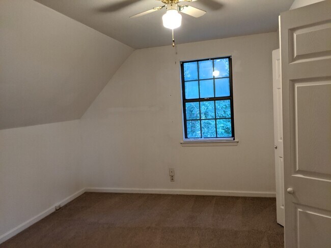 Building Photo - 1330 Quail Valley Rd