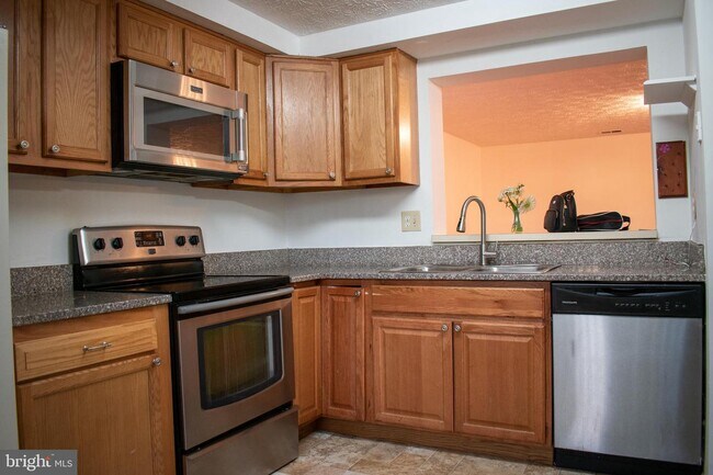 Building Photo - 2827 Nestor Ct