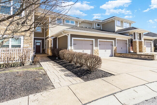 Building Photo - 440 Riverpointe Dr