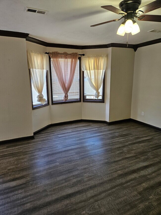 Foto del edificio - 5321 Whisperwood Ct