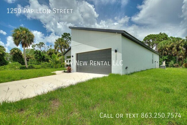 Building Photo - 1250 Papillon St