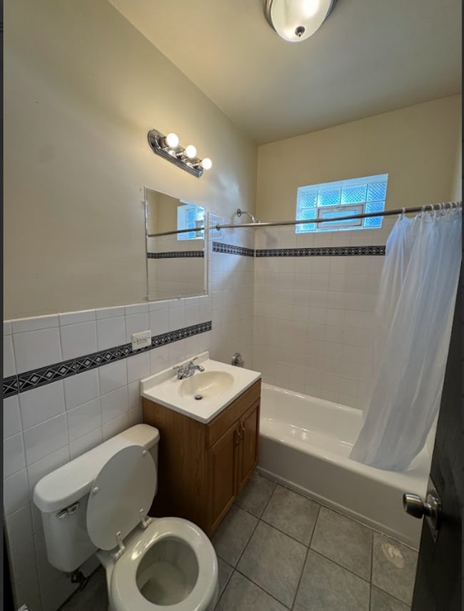 Building Photo - 1 bedroom in Chicago IL 60619