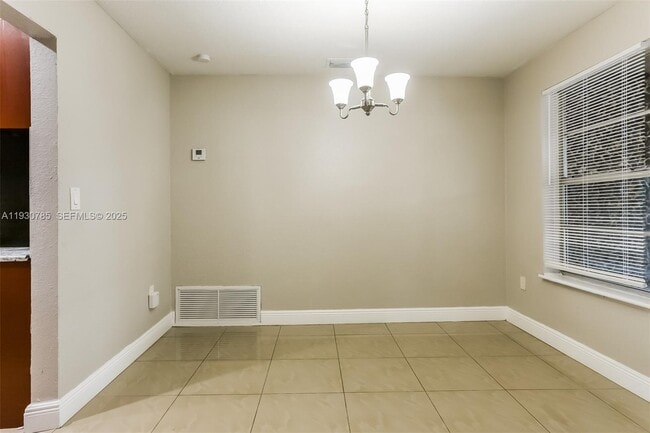 Building Photo - 7560 Venetian St