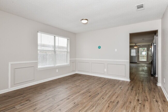 Foto del edificio - 848 Meadowlark Dr