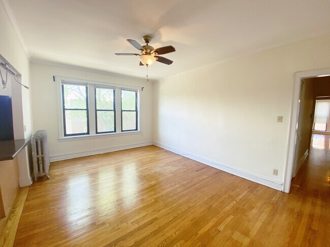 Foto del edificio - 3025 W Addison St