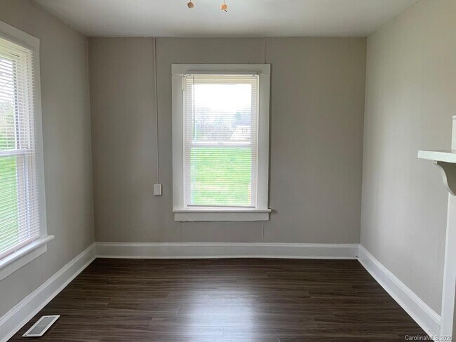 Foto del edificio - 808 NC-161