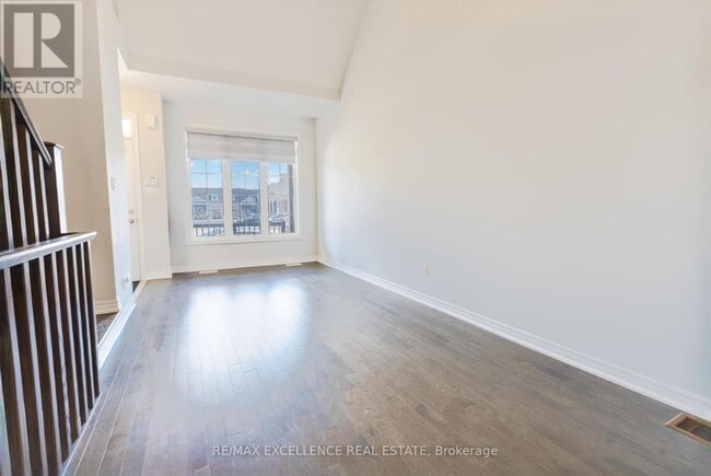 Building Photo - 28 Bluestone Cres