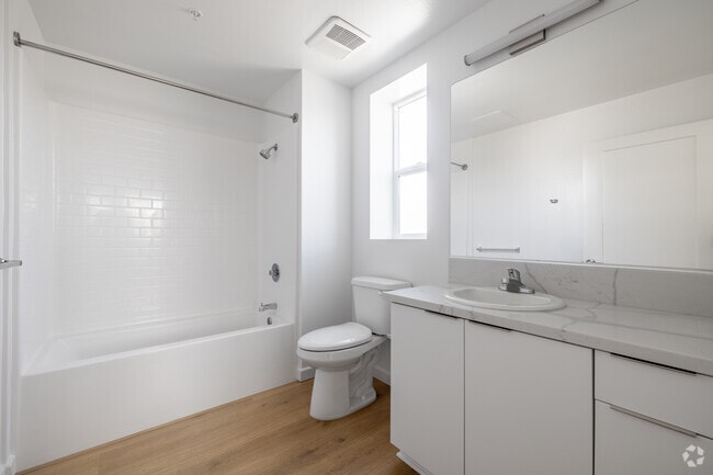 2BR, 1BA - 550SF - Bathroom - Haven on Orange