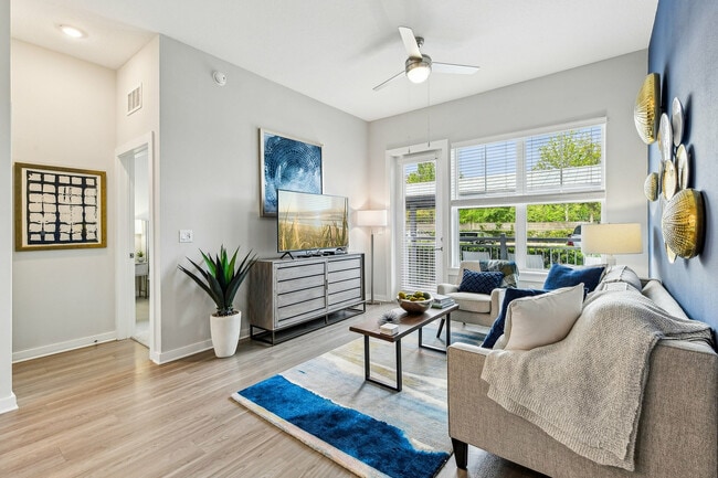 Sala de estar - Overture Dr. Phillips 55+ Active Adult Apartment Homes