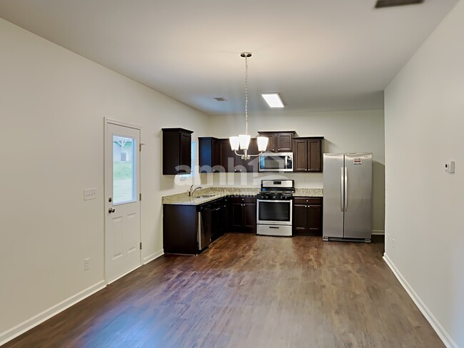 Building Photo - 296 Maxton Ave